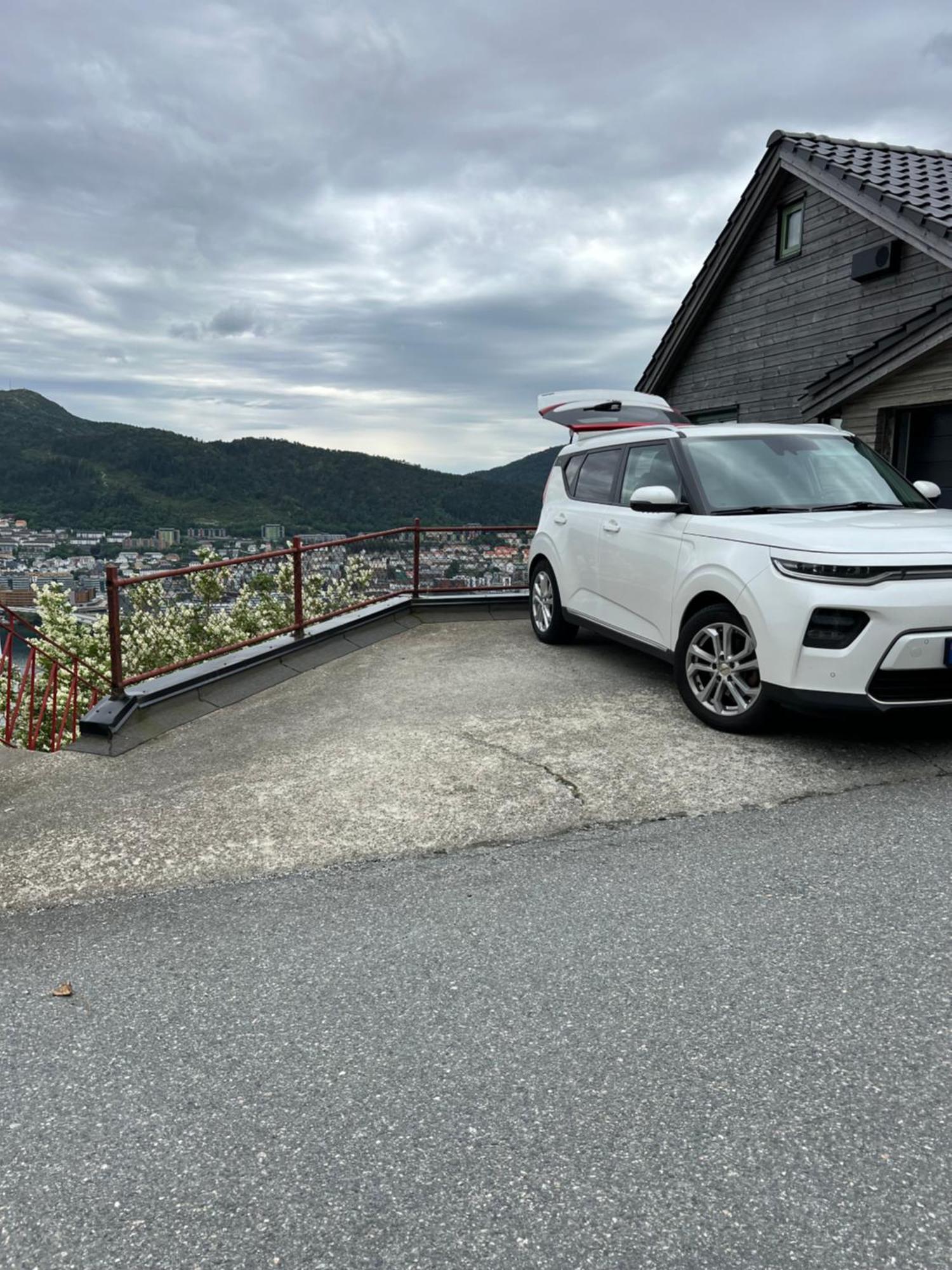 Fin Leilighet Med Parkering! Bergen Extérieur photo
